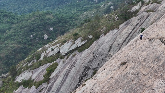 航拍山东文登界石镇梨眼沟摩崖巨石北极坡