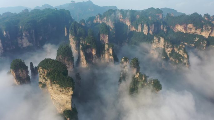 群山环翠 云海翻滚 山峰俊秀 张家界