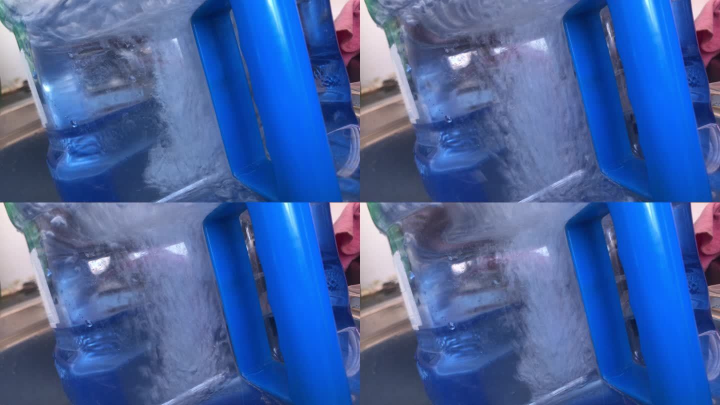灌水 水桶 水花 泡泡