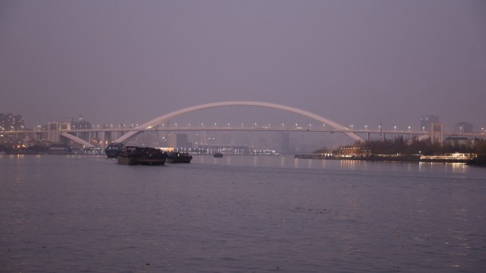 上海徐汇滨江卢浦大桥月升延时摄影