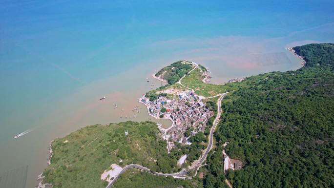 大海航拍 福建霞浦嵛山岛天湖蓝天白云岛屿