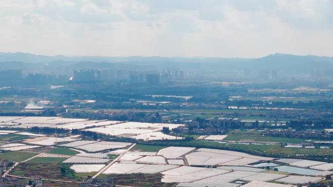 城市郊区大棚农业 山脉城市 曲靖远景