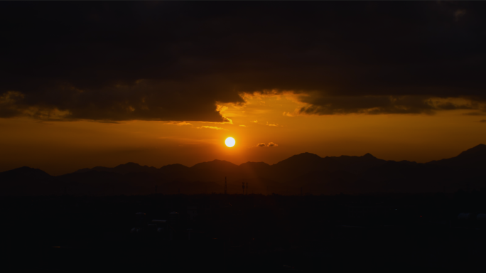 日出城镇太阳升起