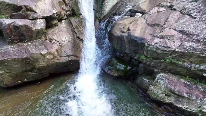 原生态大自然山泉水