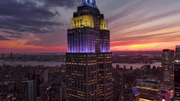 航拍纽约曼哈顿帝国大厦摩天大楼日落晚霞灯