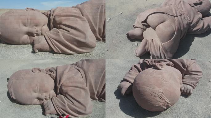 戈壁滩上的“巨婴”