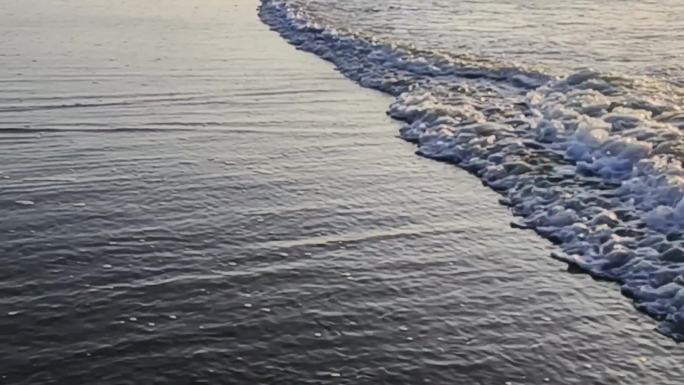 大海潮汐涨潮波浪波涛汹涌浪花冲击海边冲浪