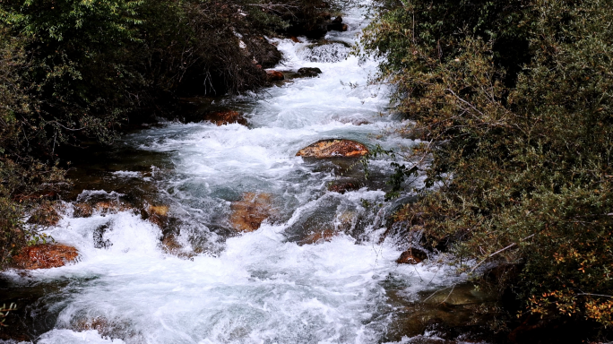 山涧小溪河水