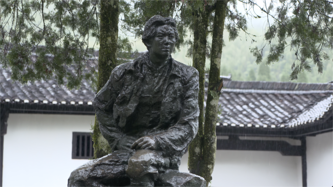 井冈山雨中毛泽东雕塑