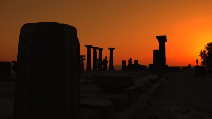 日落时分，阿索斯古城的雅典娜神庙。