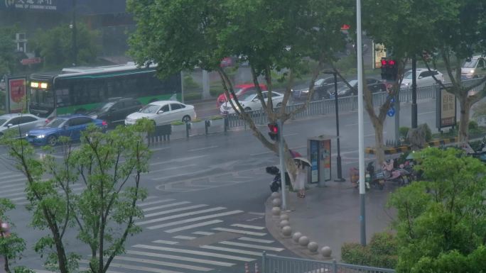 突降暴雨