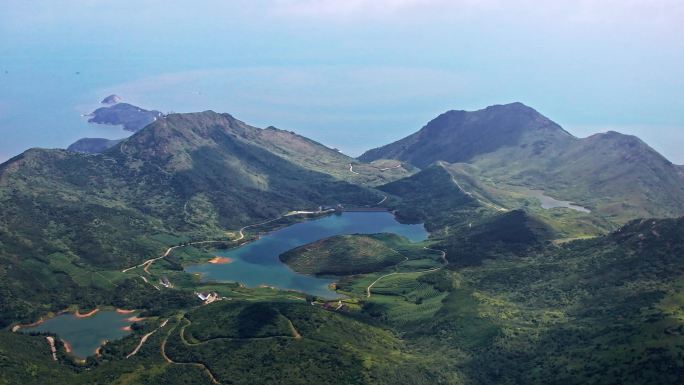 大海航拍 福建霞浦嵛山岛天湖蓝天白云岛屿