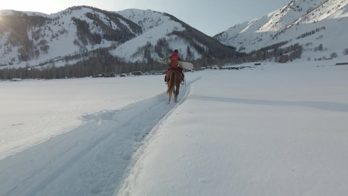 新疆阿勒泰美丽峰雪山骑马航拍
