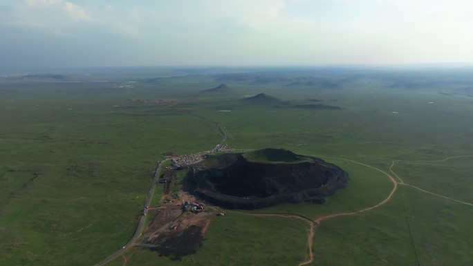 草原上的火山群