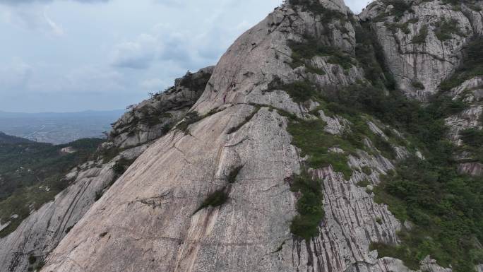 航拍山东文登界石镇梨眼沟摩崖巨石北极坡