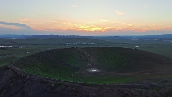 日落下的火山公园