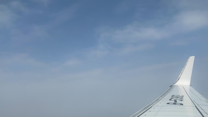 飞机窗外风景云海空中飞行机舱第一视角风光