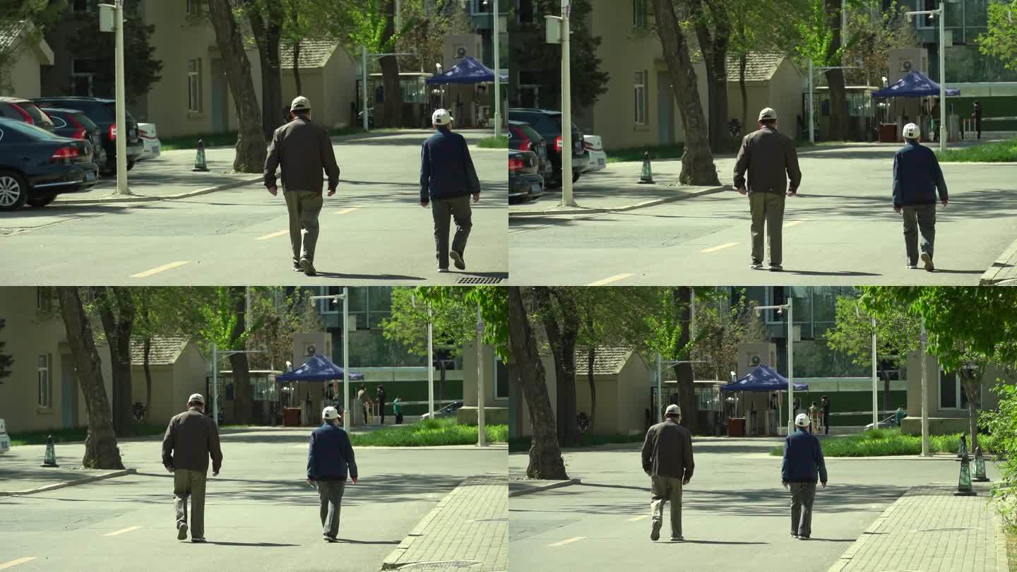 校园老人散步