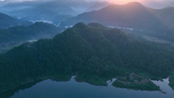 新安江山水画廊清晨风光