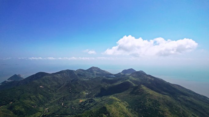 大海航拍 福建霞浦嵛山岛天湖蓝天白云岛屿