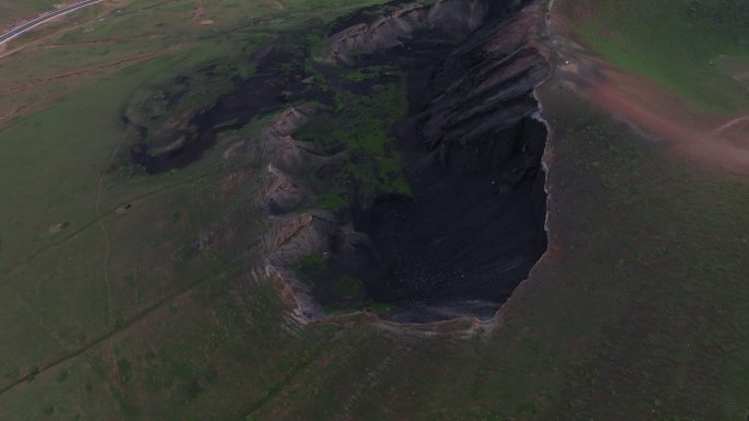 乌兰哈达火山口航拍