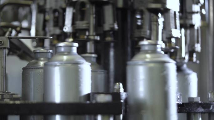 精酿啤酒生产车间、瓶装罐装生产线