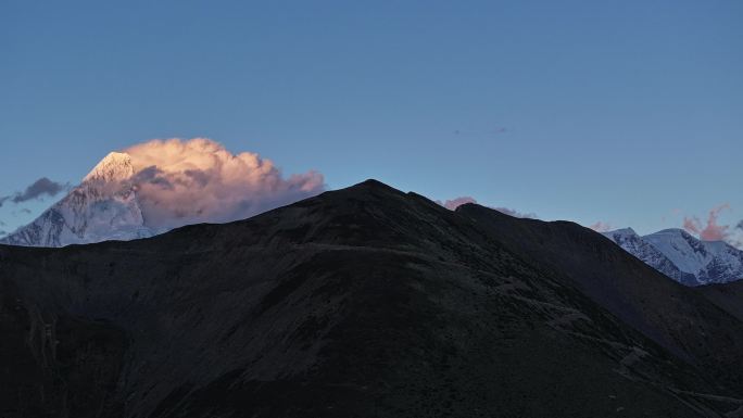 贡嘎雪山 贡嘎山 雪山 川西 日照金山