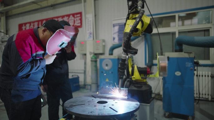 电焊机器人 机械加工 电焊焊接特写