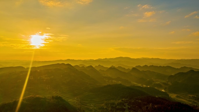 4k太阳缓缓升起阳光穿透云层