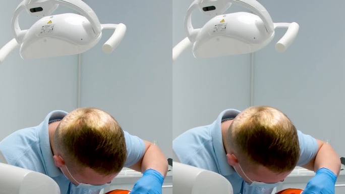 牙科治疗在牙科诊所使用液体橡胶坝防光聚合物灯眼镜护士和医生病人真人诚实无菌病人护理手术口扩张器