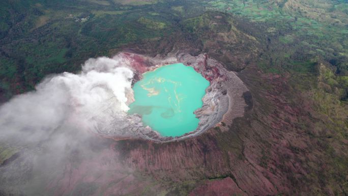 火山湖航拍