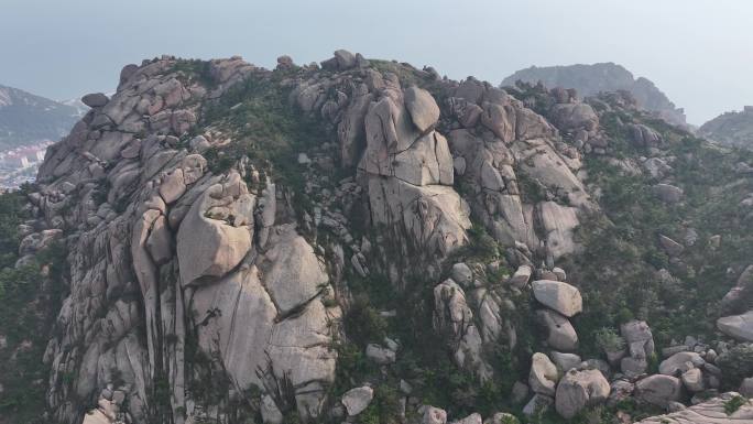 航拍山东荣成人和镇院夼村铁槎山奇石风景