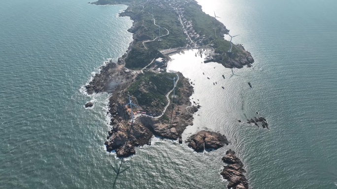 海上岛屿逆光小岛俯拍海岛航拍风车岛风景