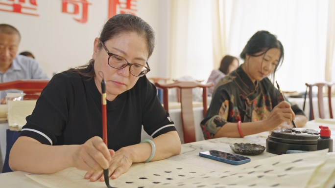 老年大学 老年人学书法 毛笔字