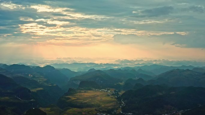 梯田夕阳云海耶稣光