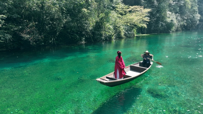 鹤峰屏山悬浮船