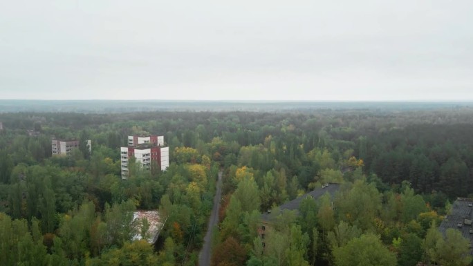 普里皮亚季，也被称为普里皮亚季，是乌克兰北部一个废弃的城市，位于白俄罗斯边境附近。切尔诺贝利核电站