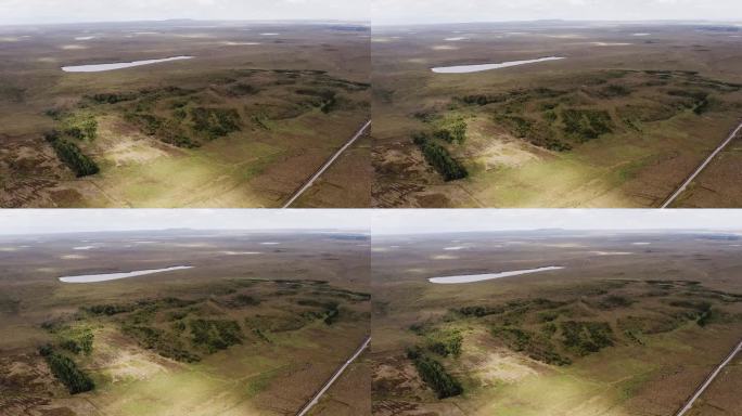 无人机拍摄的太阳照在刘易斯岛的沼地平原上。