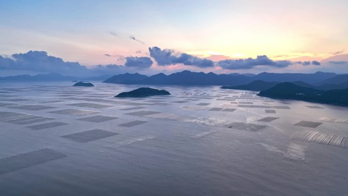 航拍福建宁德霞浦海岸滩涂养殖场日落