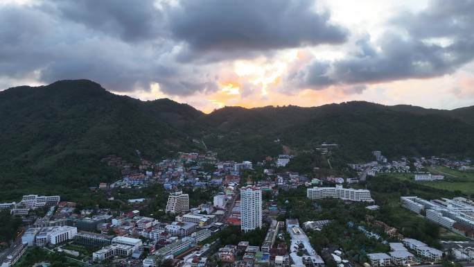 航拍泰国普吉岛卡伦海滩地区城镇风光