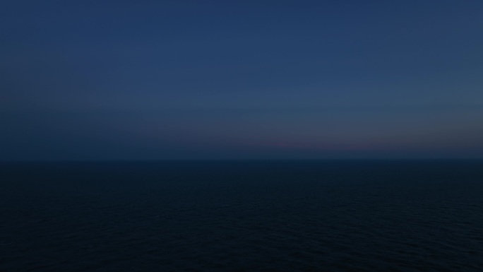 夜晚大海航拍晚上海洋夜景黑夜中的大海风景