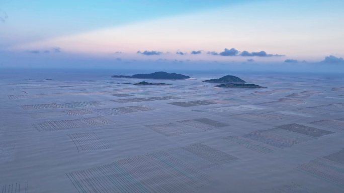 航拍福建宁德霞浦海岸滩涂养殖场日落