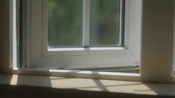 窗边撒入阳光
