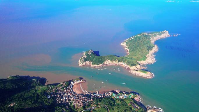 大海航拍 福建霞浦嵛山岛蓝天白云岛屿