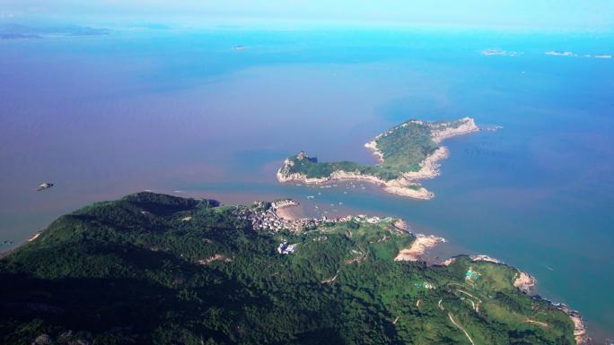 大海航拍 福建霞浦嵛山岛蓝天白云岛屿