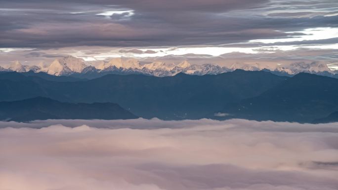 尼泊尔 日照金山 喜马拉雅山脉 珠峰