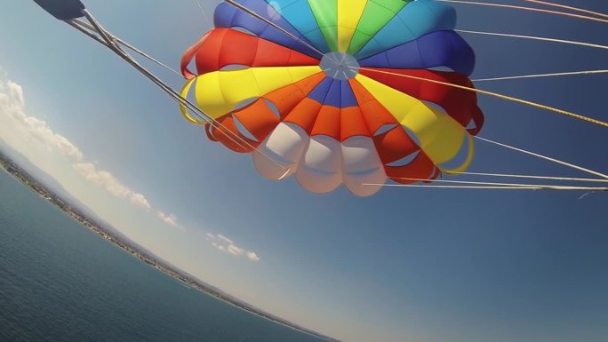 帆伞运动。海上风景极限运动