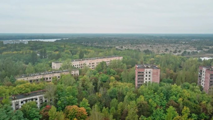 普里皮亚季的无人机镜头，也被称为普里皮亚季，是乌克兰北部一个废弃的城市，位于白俄罗斯边境附近。切尔诺