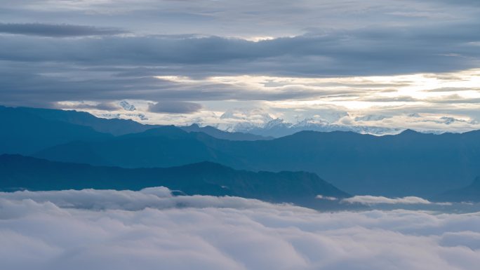 尼泊尔 日照金山 喜马拉雅山脉 珠峰
