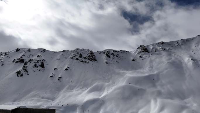 航拍新疆独库公路雪山观景